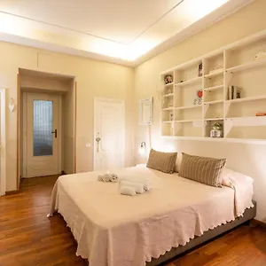 short-stay-rome-apartments-colosseum.it-romehotels.com/